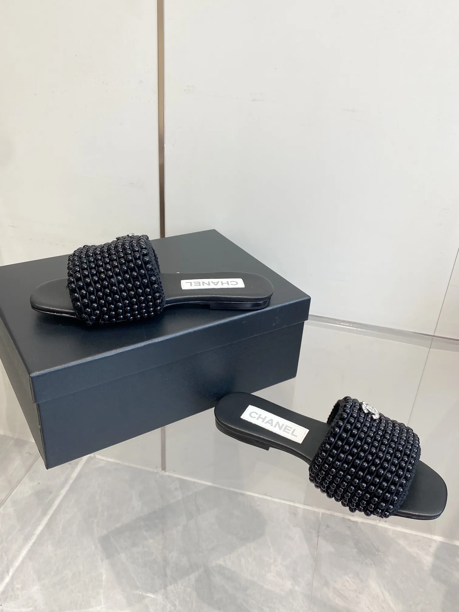 👟👟Ex-factory price 600👟👟 Chanel Xiaoxiang 2️⃣5️⃣ss spring and summer vacation pearl lazy slippers, simple and versatile, super beautiful on the feet, no matter how you look at it, they are super beautiful #仙女SLANDALS #women's sandals #Chanel #小香